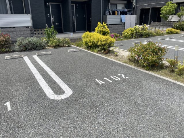 シャーメゾン水足Ａの駐車場