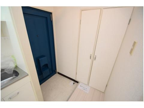 高槻市芥川町１丁目の賃貸マンションの玄関|写真は同マンション別部屋