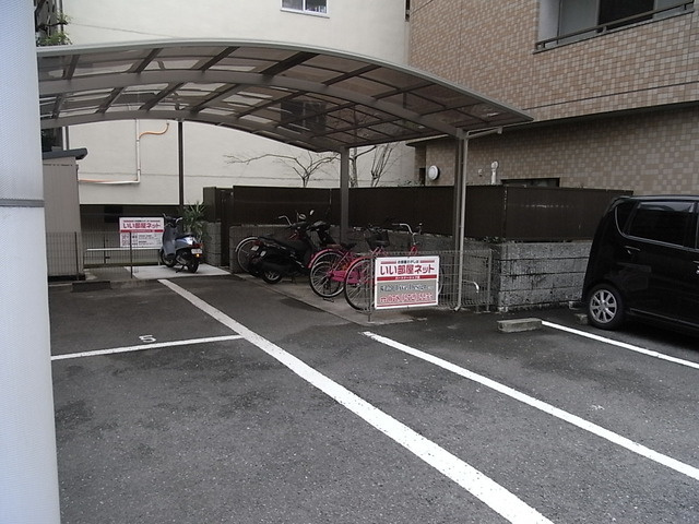 フォルティナドムスの駐車場