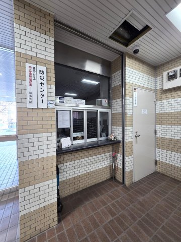綾瀬プルミエのエントランス|管理人室
