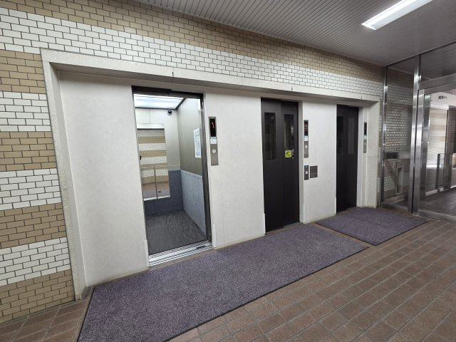 綾瀬プルミエのその他共用部分|エレベータ―3基