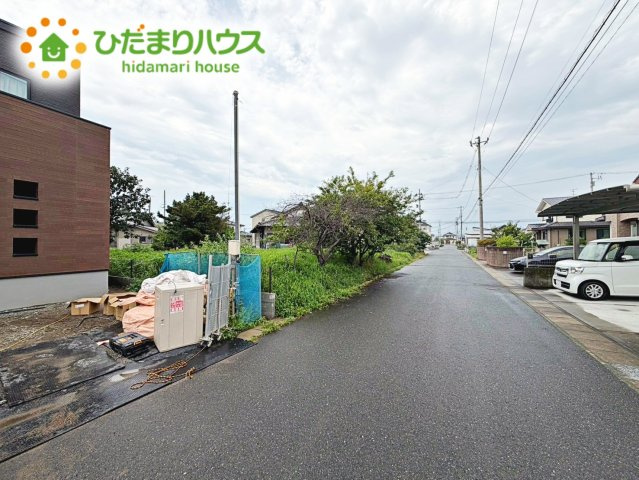 いわき市泉滝尻　新築戸建　1号棟の前面道路含む現地写真|今日も、明日も、この街で、きっと誰かがしあわせになる物語が描かれていくはずです。毎日の何気ない『いってきます』『ただいまに』幸せを感じられる、そんな住まいのもっと先へ…