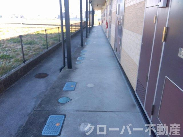 レオパレスフリューゲルのエントランス