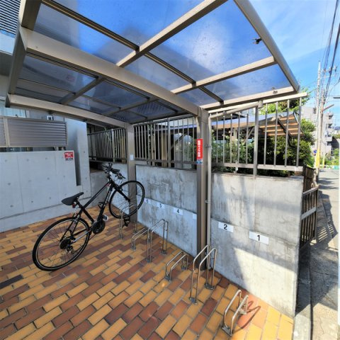 ハイデル二俣川のその他共用部分|屋根付き駐輪スペース付き♪