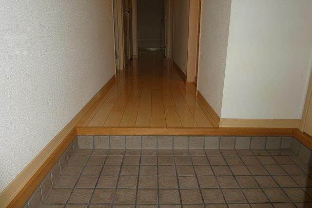 グランディールAの玄関