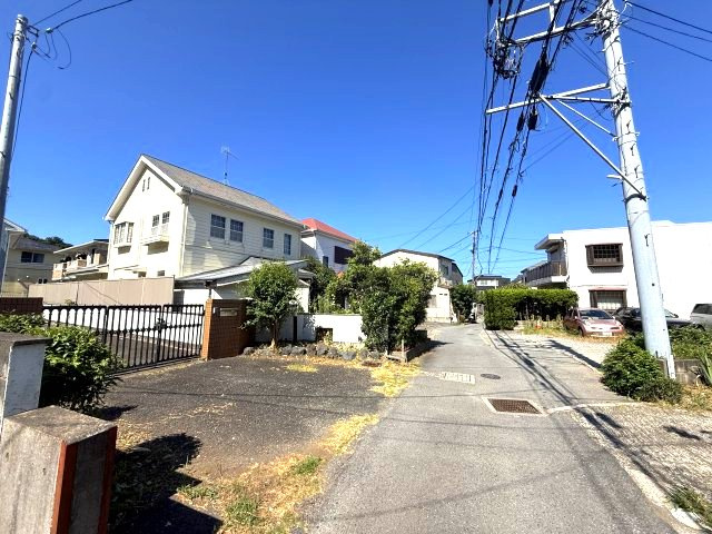 平坦地　バス停徒歩2分の前面道路含む現地写真|前面道路