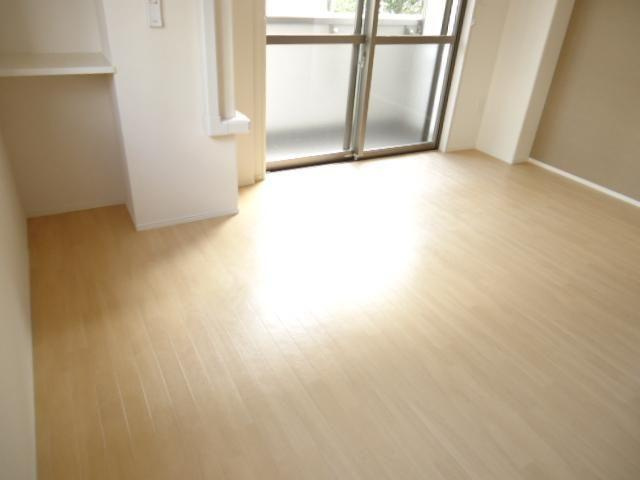 横浜市南区浦舟町３丁目の賃貸マンションの居間・リビング