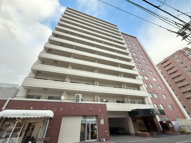 【外観】 堂々とした佇まいが街並みに映える総戸数152戸のビッグコミュニティ。