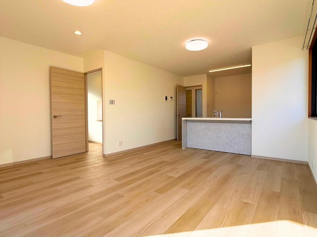平井町戸建の居間・リビング|こちらのリビングで趣味の時間をお楽しみください