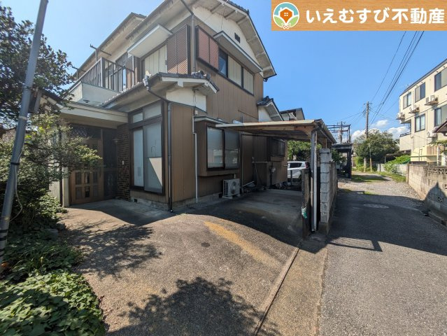 行田市栄町　中古戸建の駐車場