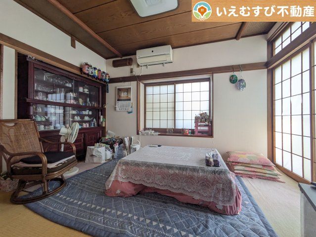 行田市栄町　中古戸建の居間・リビング