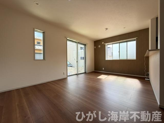 茅ヶ崎市中島　中古戸建の居間・リビング|16.2帖　LDK