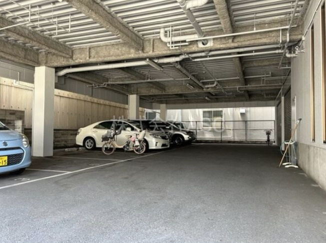 エクセル深江橋の駐車場