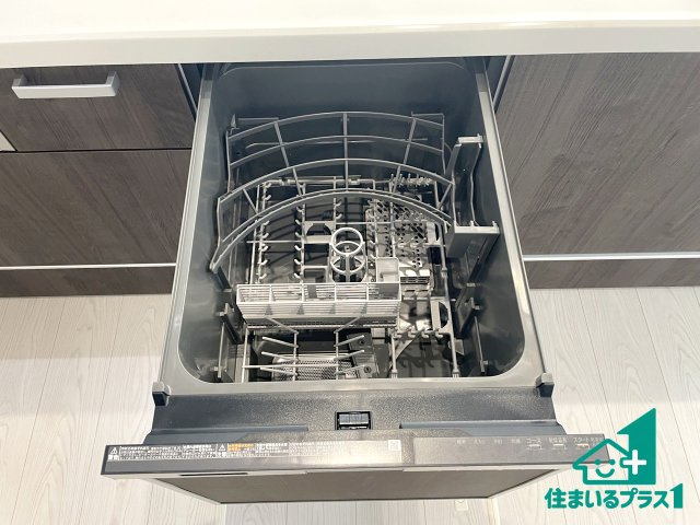 ★17(土)18(日)現地見学可能！★京都市左京区修学院室町　全3邸の設備|食事後の一仕事、食器洗いをボタン一つでお任せできちゃいます！場所を取らないビルトイン式なので、お料理スペースもしっかり確保！