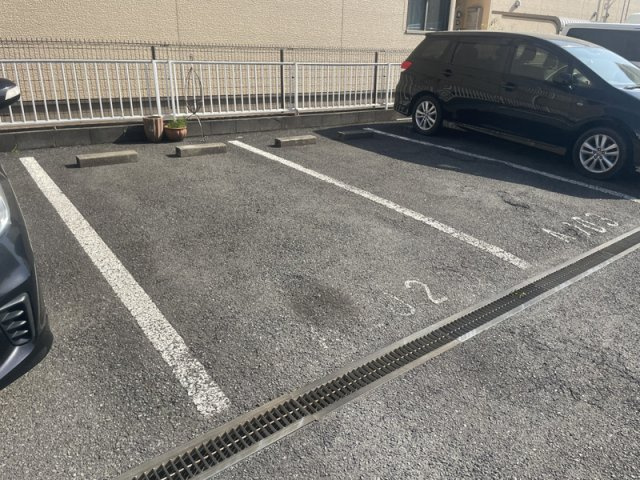 フレグランス粟津Ａ棟の駐車場