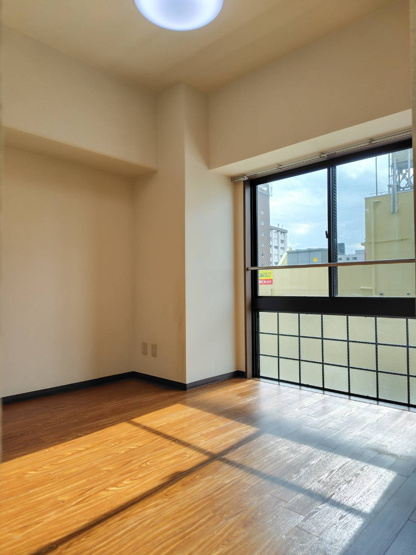【洋室】 | ソラーナ清水 | 窓が大きいので陽当り良好です