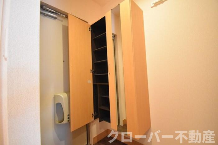 セジュール澄Ⅲ B棟の玄関|シューズボックス（トールタイプ）