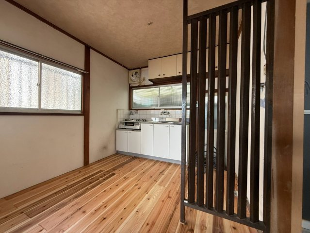 湊山町貸家の居間・リビング