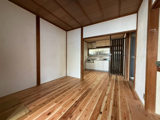 湊山町貸家の居間・リビング