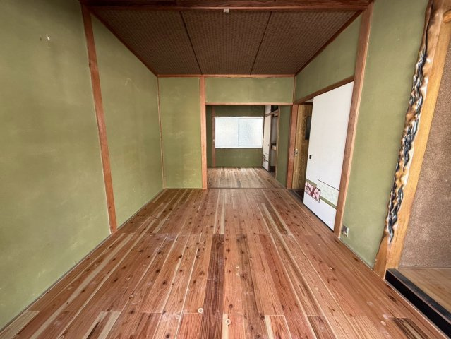 湊山町貸家の寝室