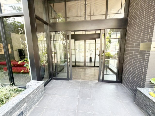 セイル江坂公園のエントランス