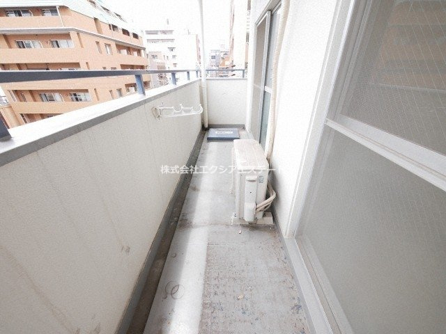 協和産業ビルのバルコニー
