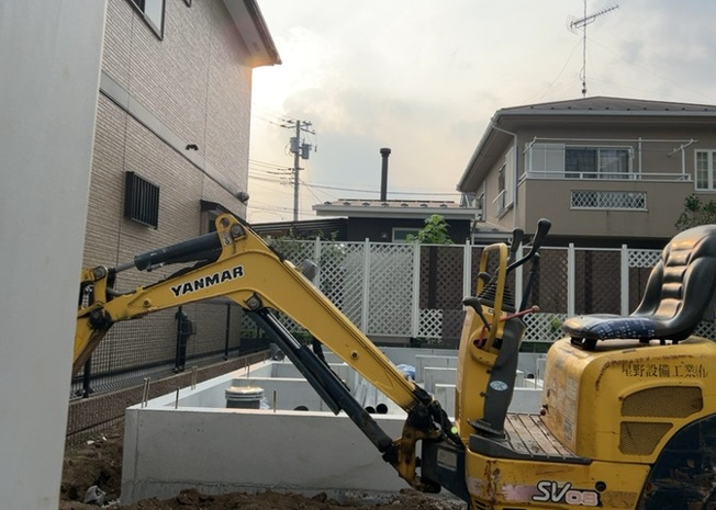 【構造・工法・仕様】 | 木造住宅とは土台、壁、柱など建築物の強度を支える構造体の材に木が使用されている構造を指します。構造体は建物の自重を支えるだけではなく風圧や水圧、積裁荷重などあらゆる衝撃に耐えるための基礎です。