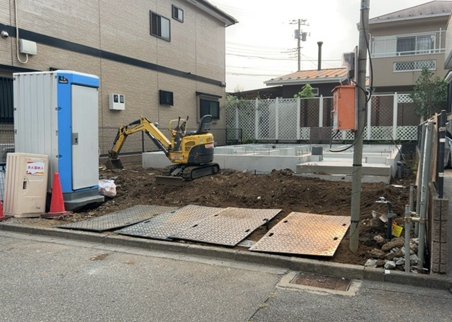 【駐車場】 | 駐車場と明記されていても、最小スペースでつくられた駐車場だと大型車は駐車できなかったり、出入りしにくくなったりする可能性があります。お車のサイズと購入したい物件の駐車場のサイズを現地で確認しましょう。