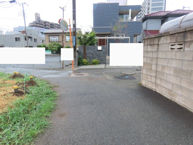 坂戸市中富町売地の前面道路含む現地写真