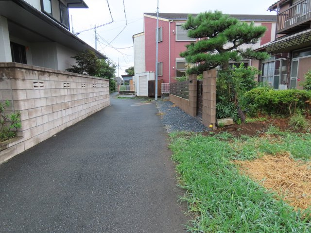 坂戸市中富町売地の前面道路含む現地写真