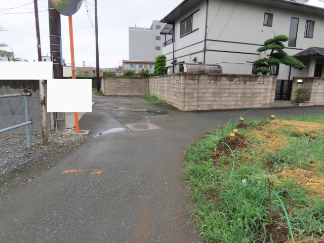 坂戸市中富町売地の前面道路含む現地写真