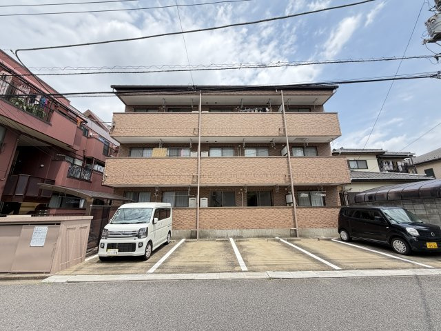 サイワハイツの駐車場