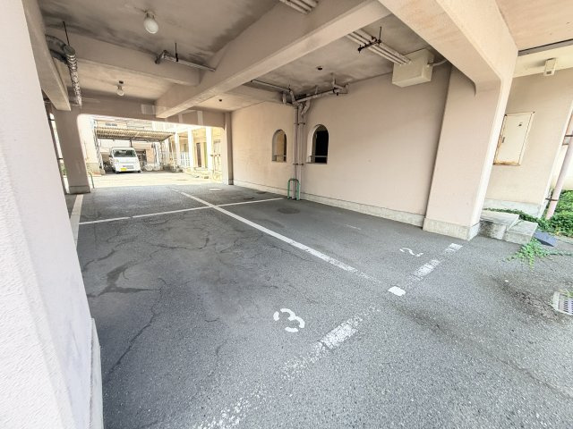 エクセレントヒルの駐車場