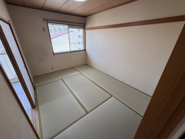 【寝室】 | ハイツアザレア | 明るいお部屋でゆったりお過ごしいただけます