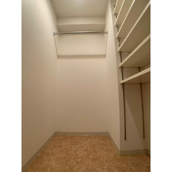 名古屋市中区千代田２丁目の賃貸マンションの収納