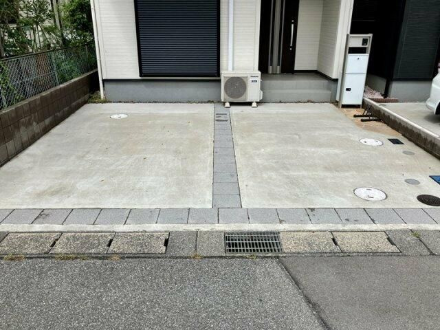 磯辺戸建の駐車場