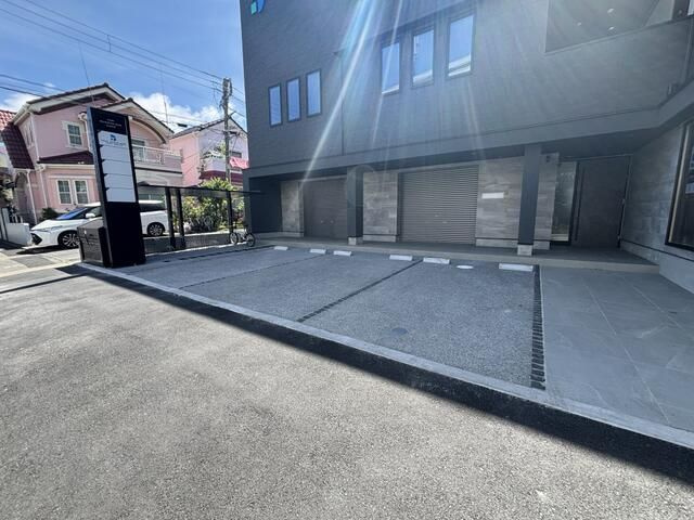 ＴＨＥ　ＫＵＧＥＮＵＭＡ　ＧＡＴＥの駐車場
