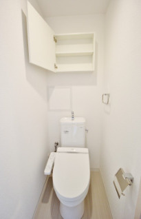クレールのトイレ|落ち着いた色調のトイレです