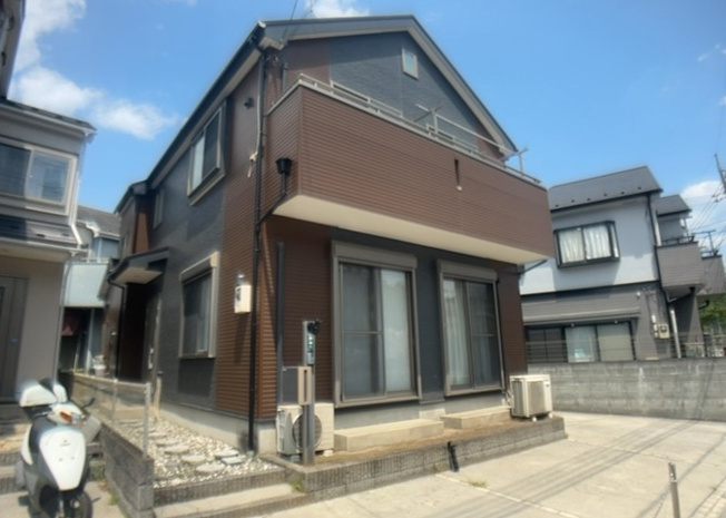 【構造・工法・仕様】 | 木造住宅とは土台、壁、柱など建築物の強度を支える構造体の材に木が使用されている構造を指します。構造体は建物の自重を支えるだけではなく風圧や水圧、積裁荷重などあらゆる衝撃に耐えるための基礎です。
