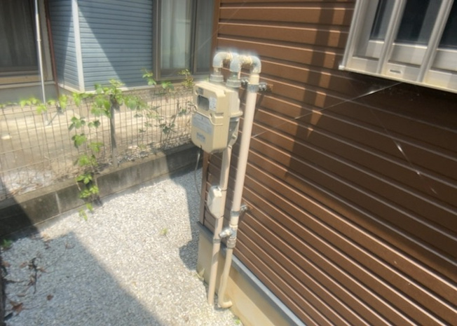 【発電・温水設備】 | 省エネ給湯器とは従来型の給湯器より熱効率が高く、少ない燃料でたくさんのお湯を沸かすことが出来る高効率な給湯器のことを指します。また、省エネ給湯器には種類があり、利便性や効果なども様々です。