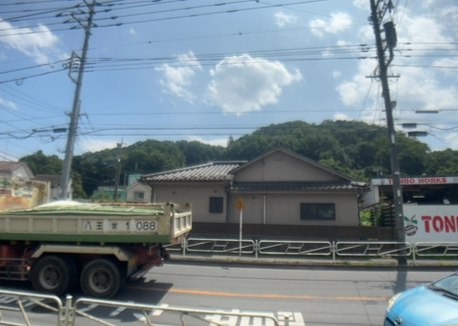【展望】 | 桜や紅葉の名所に出かける人は多いと思いますが、家にいながら季節の移ろいを感じる生活を送りませんか？リビングや窓から見える景色が生活を彩るワンポイントに！現地から見える景色を堪能してみては如何でしょう。