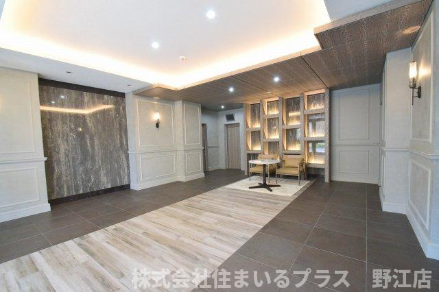 SK RESIDENCES 放出のロビー