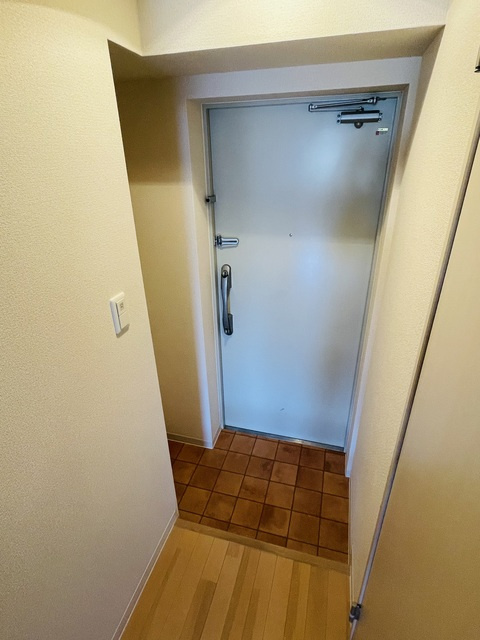 トレセリア大和田弐番館の玄関