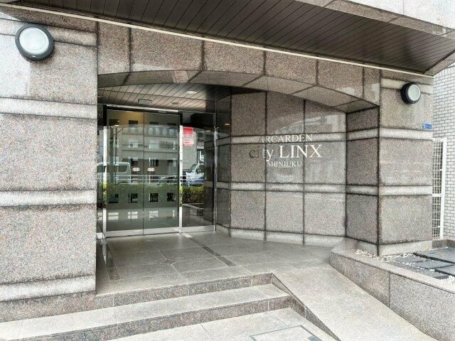 アルカーデンシティリンクス新宿のエントランス