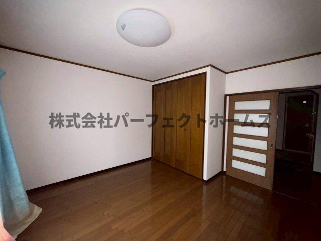 藤阪ハイツA1棟の洋室|明るい洋室です