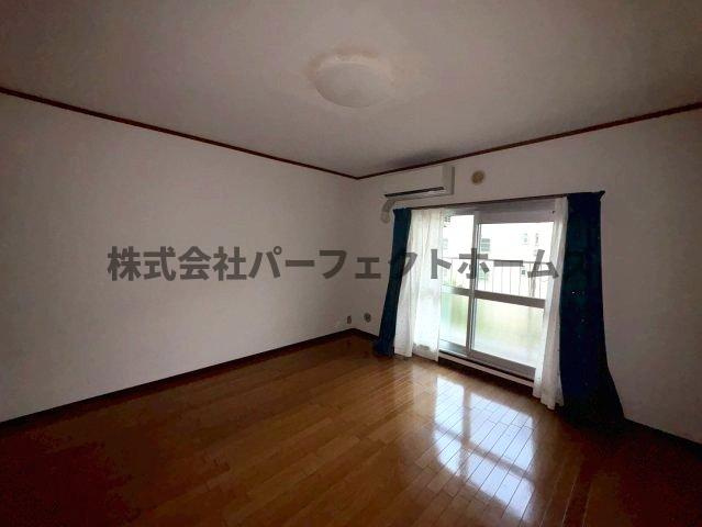 藤阪ハイツA1棟の洋室|コンパクトで使いやすい洋室です