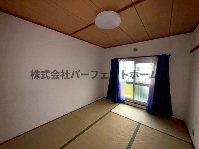 藤阪ハイツA1棟の和室|い草の香りが落ち着く素敵な和室です