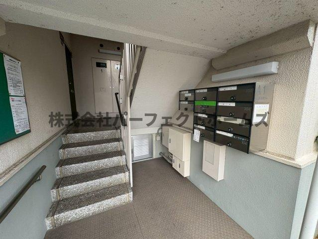 藤阪ハイツA1棟のロビー|ロビーです