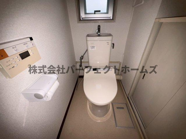 藤阪ハイツA1棟のトイレ|ゆったりとした空間のトイレです