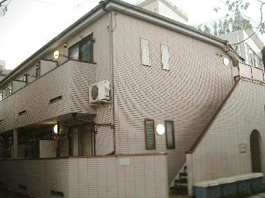ドミトリ駒沢のエントランス